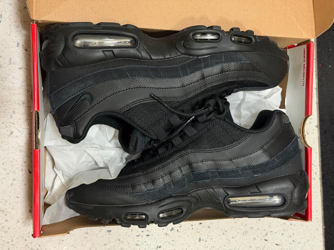 나이키 에어맥스95 에센셜 트리플블랙  상품이미지4