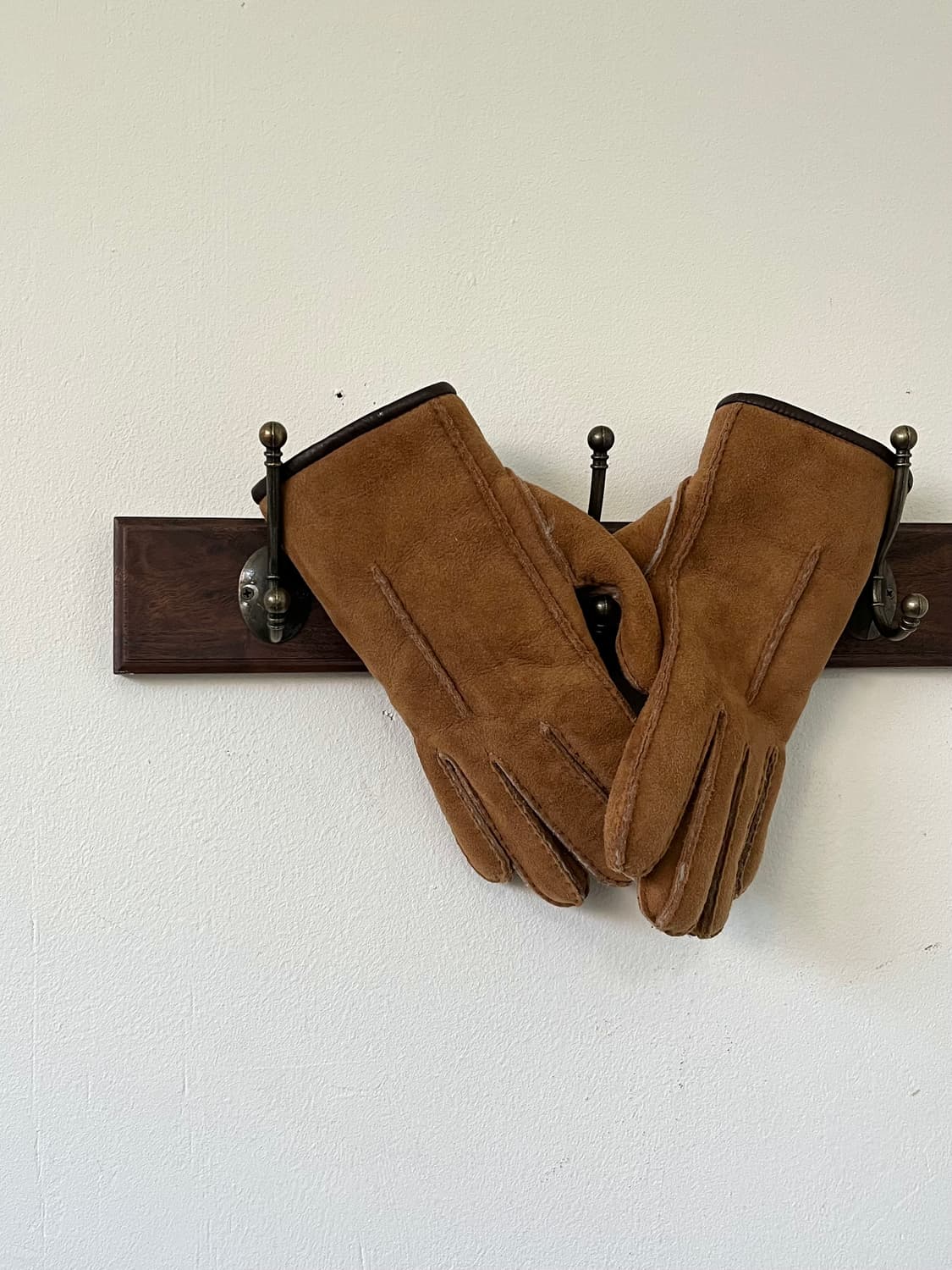 UGG 스웨이드 장갑 상품이미지2