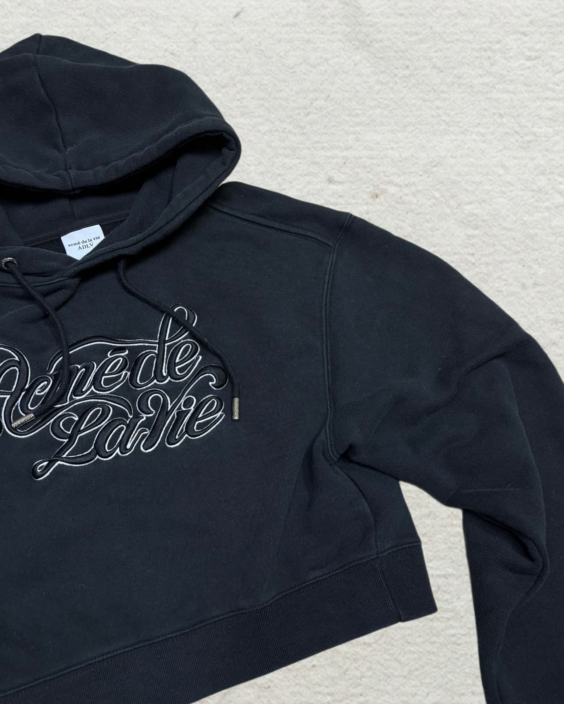 ADLV 스크립트 로고 크롭 후드 상품이미지2