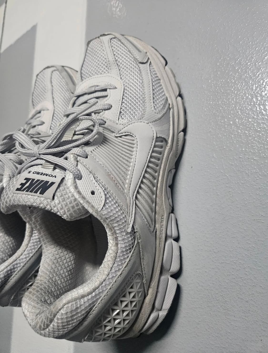 나이키 줌 보메로5 화이트 285 상품이미지2