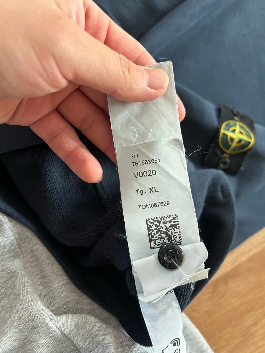 스톤 네이비색 맨투맨 팝니다 상품이미지3