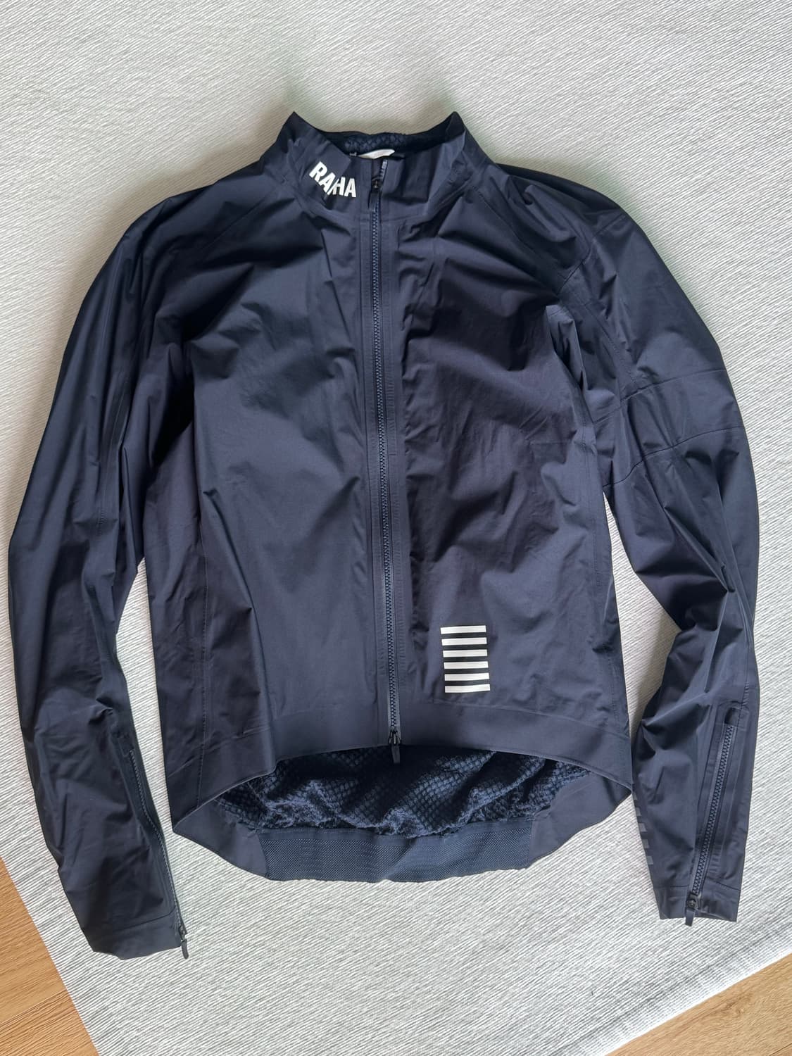 Rapha Pro Team GORE-TEX Rain Jacket 상품이미지1