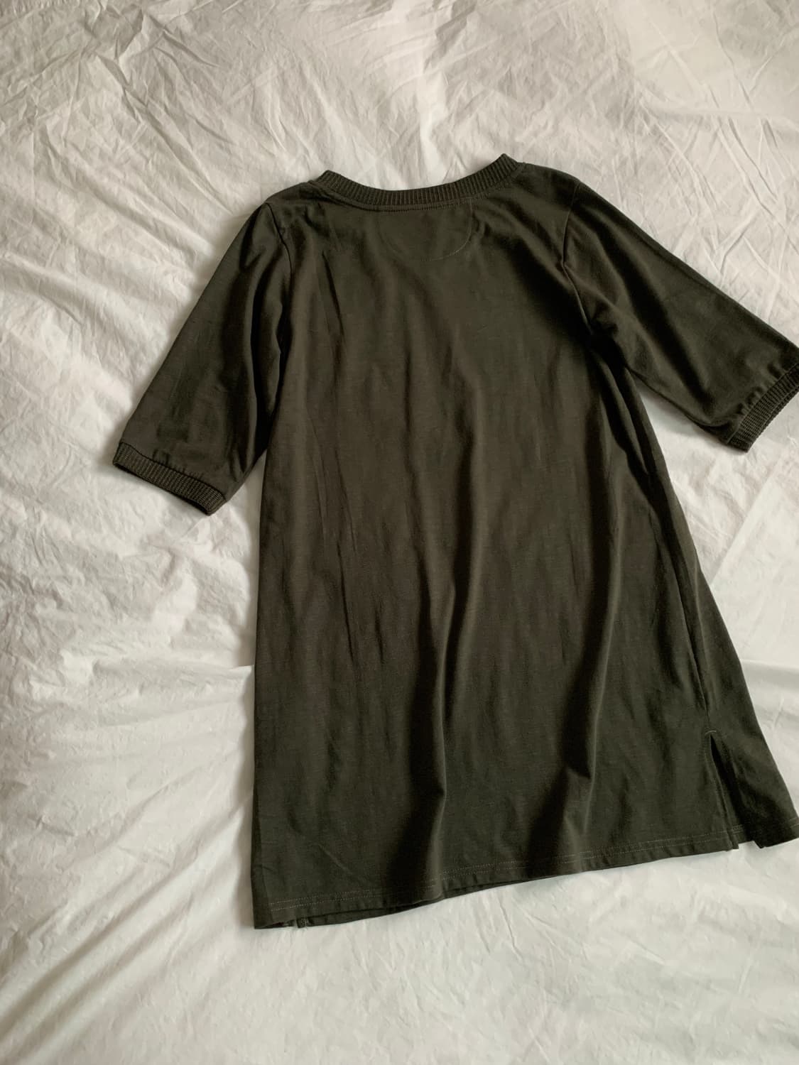 카키 브이넥 티셔츠 상품이미지5