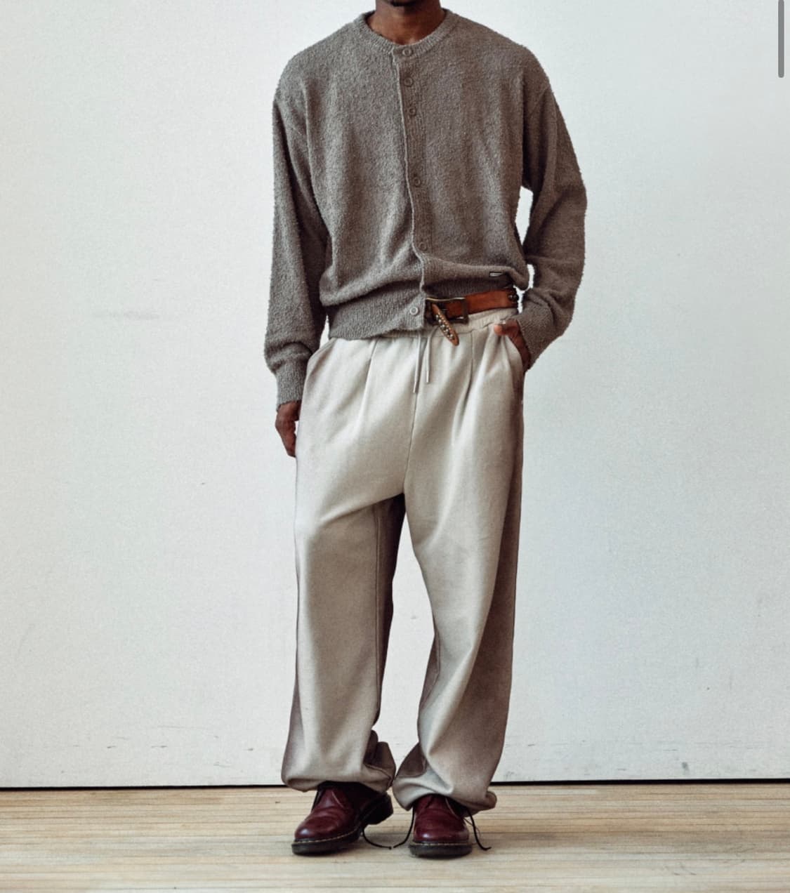 더바이닐하우스 ROUND NECK CARDIGAN 상품이미지3