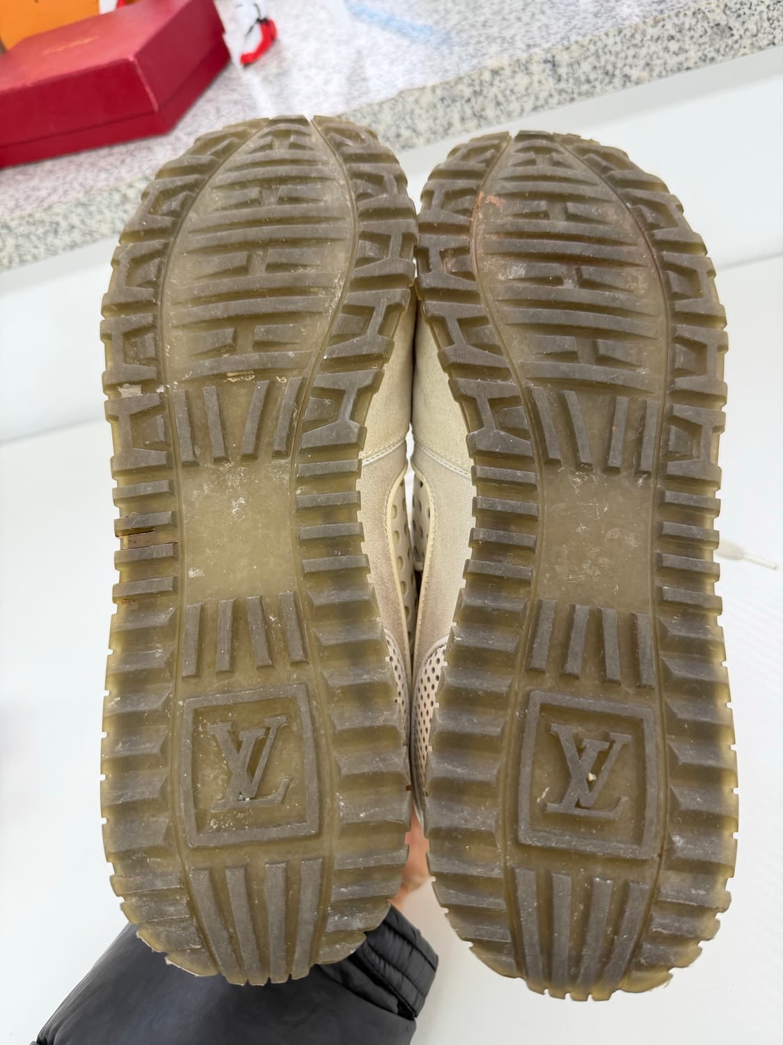 정품) 루이비통 여성 런어웨이 스니커즈 38.5 상품이미지9