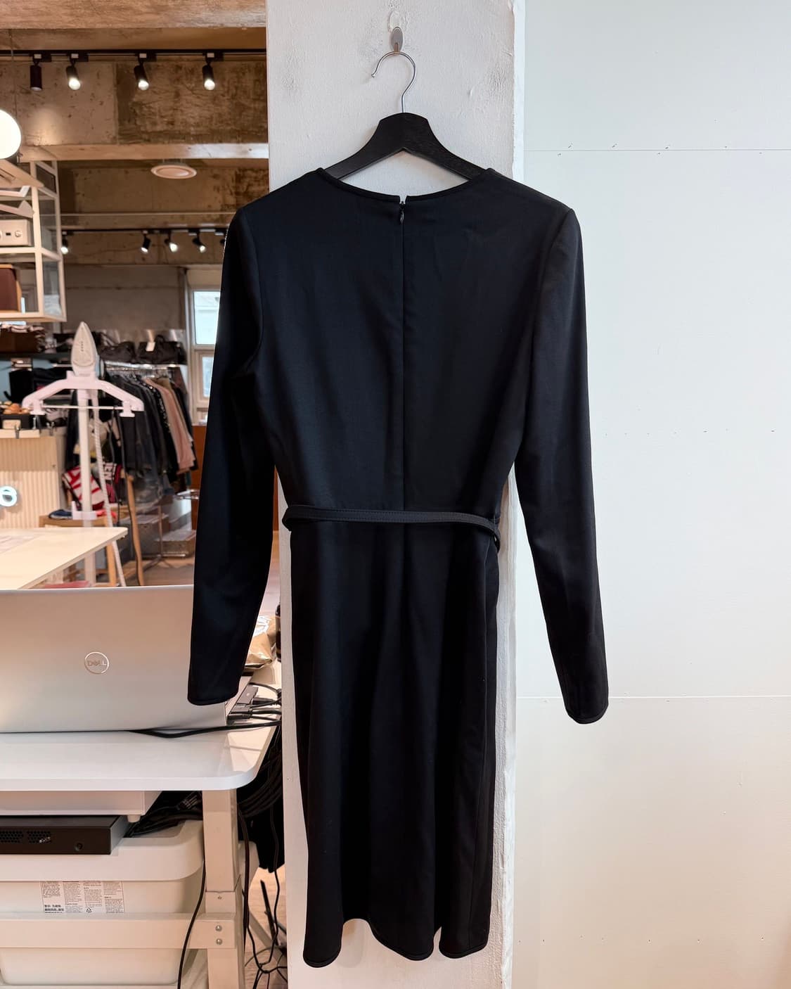 발렌티노 블랙 벨티드 미디 원피스  상품이미지5