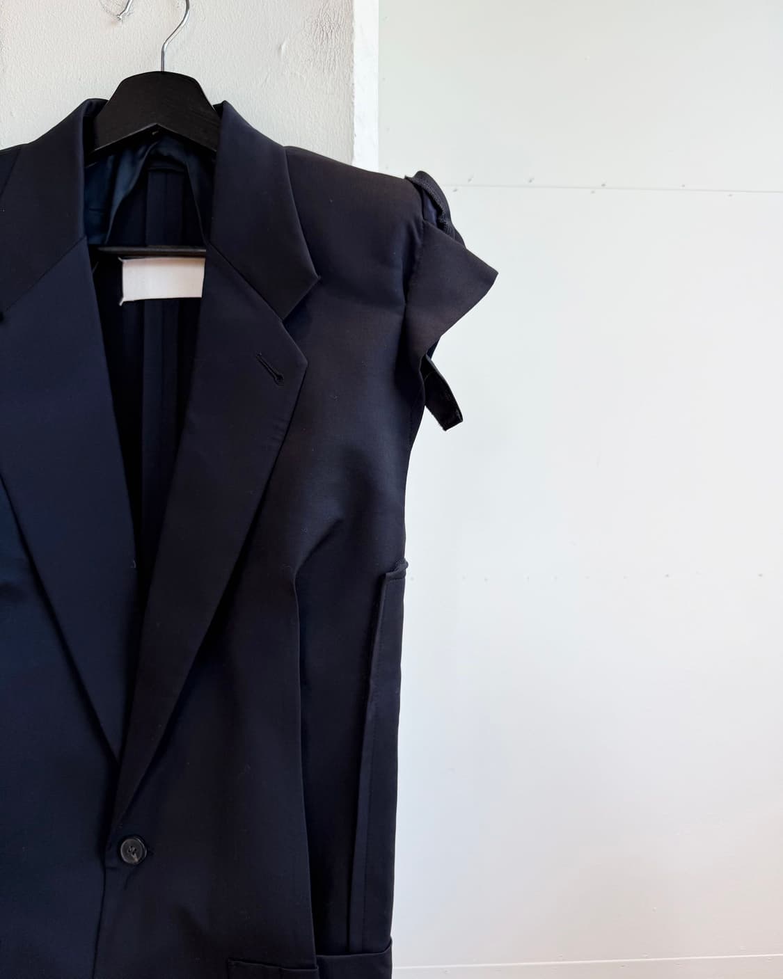 메종 마르지엘라 네이비 로우컷 슬리브리스 블레이저 자켓  상품이미지5