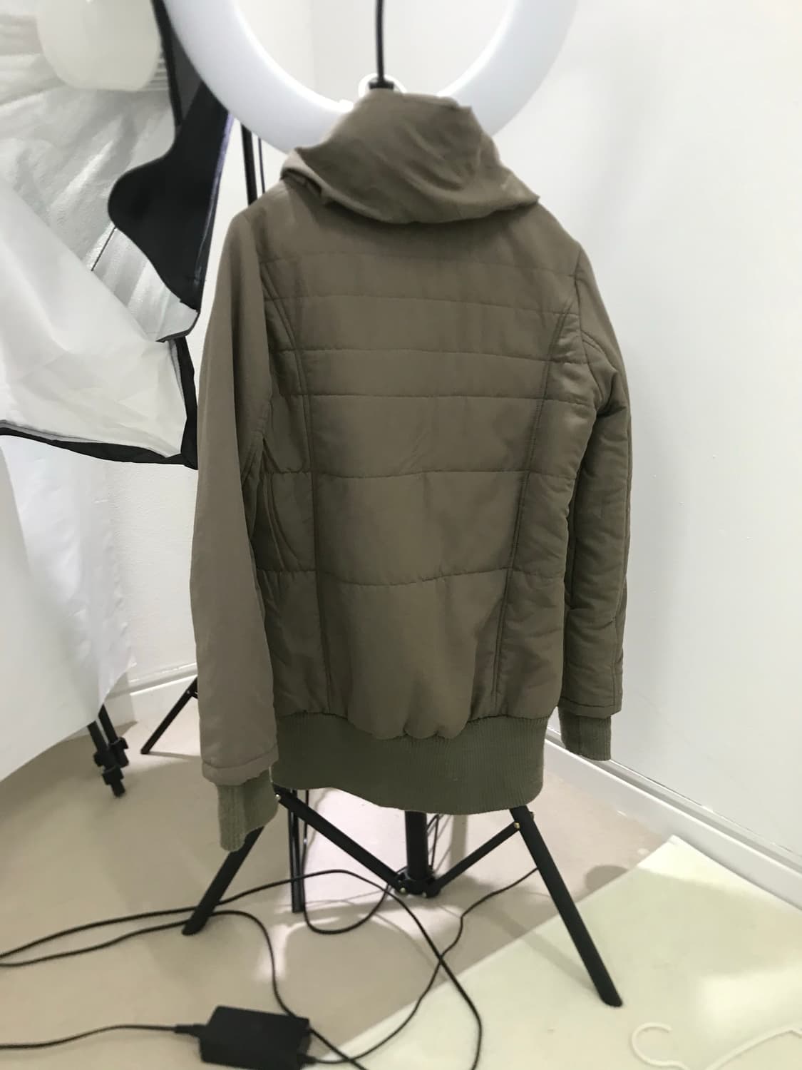 Grayish brown puff neck banded padding 상품이미지10