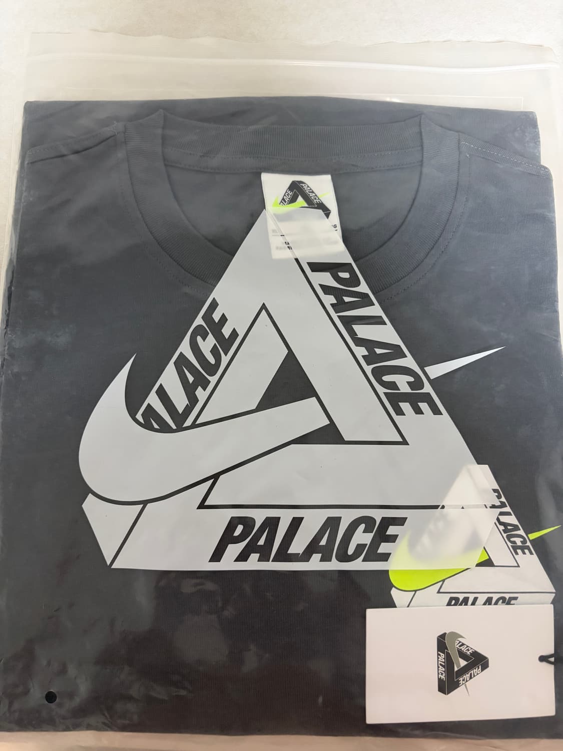 팔라스 x 나이키 트라이 스우시 티셔츠 차콜 XL 새상품 상품이미지2