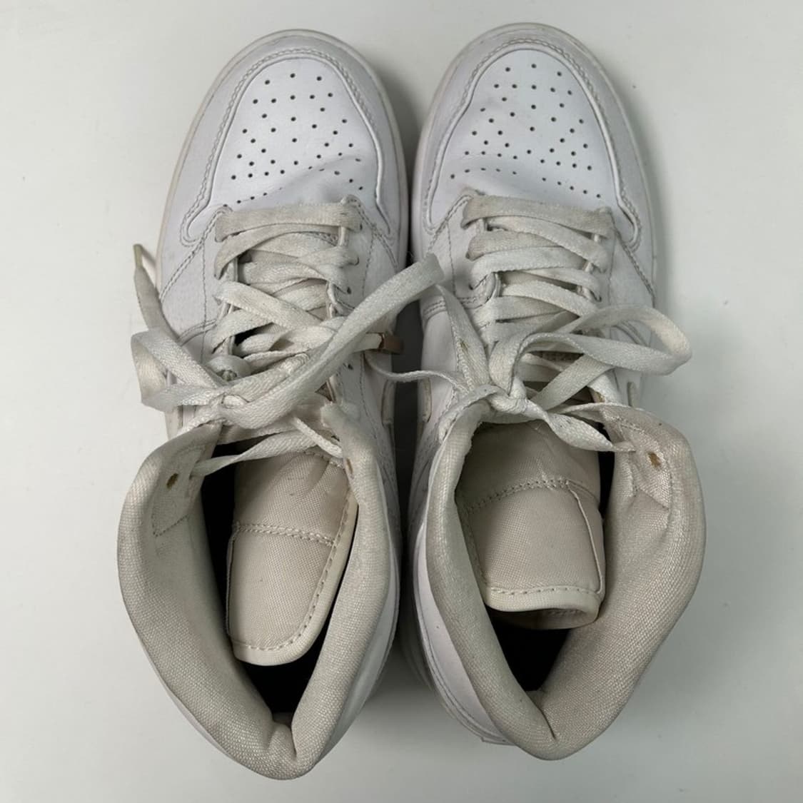 나이키 조던 1 미드 트리플 화이트 스니커즈 250 상품이미지5