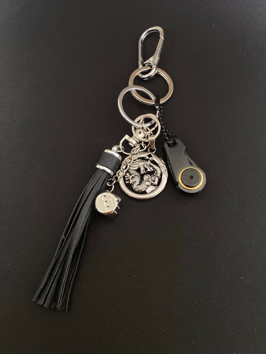 드래곤 코인 블랙 태슬 키링 상품이미지1