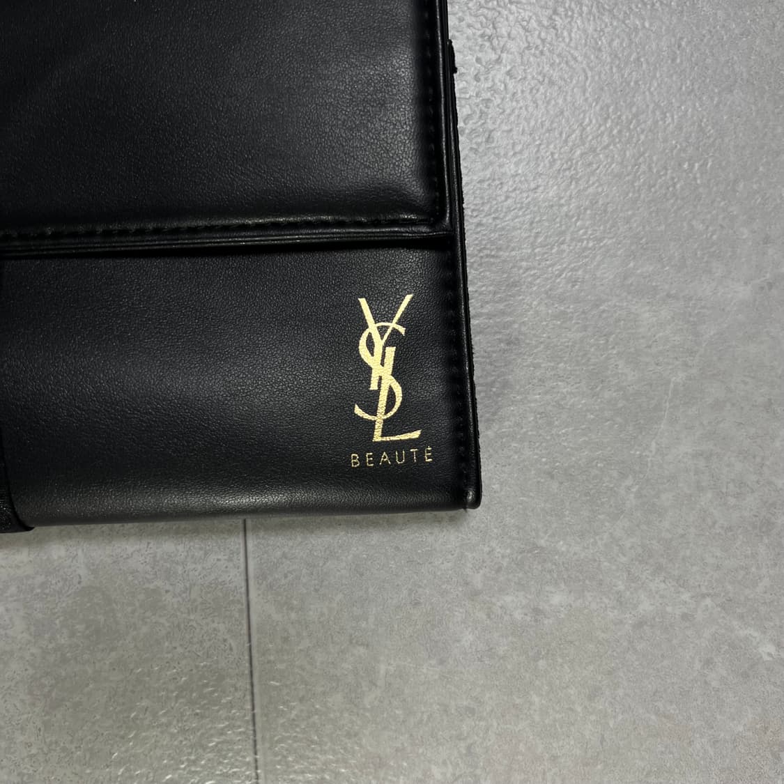 입생로랑 YSL 뷰티 블랙 파우치 상품이미지2