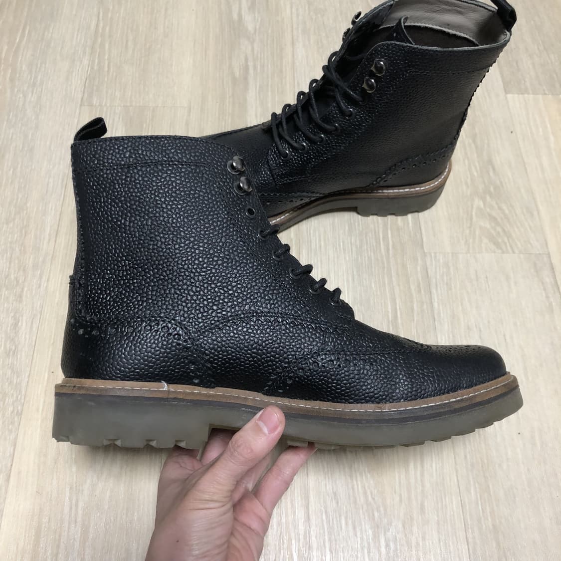 (260) 클락스 Clarks 6인치 몽마르트 라이즈 윙팁 부츠 블랙 상품이미지2