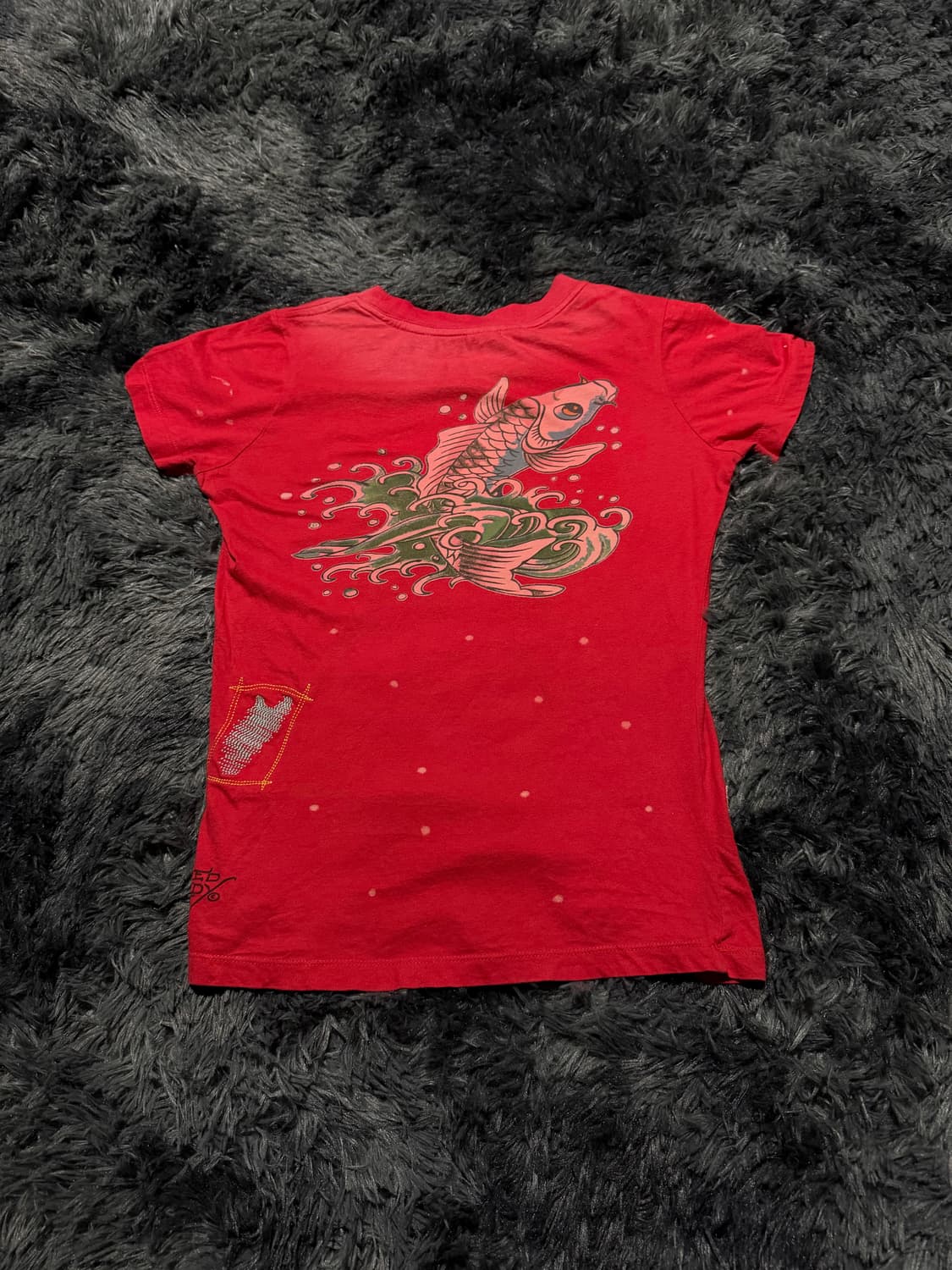Ed Hardy 로고 레터링 등판 잉어 프린팅 레드 반팔 상품이미지7