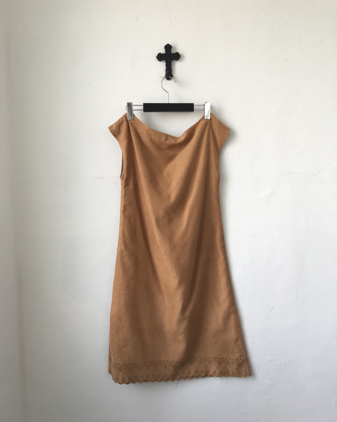 Punching point suede onepiece 상품이미지3