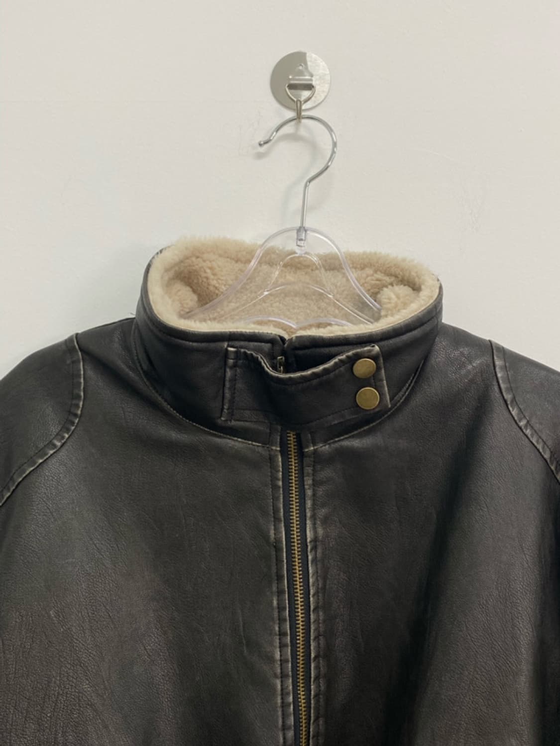 아워캐비넷 유어제이 릿킴 퍼안감 빈티지 레더 무스탕 (2번 시착) 상품이미지3