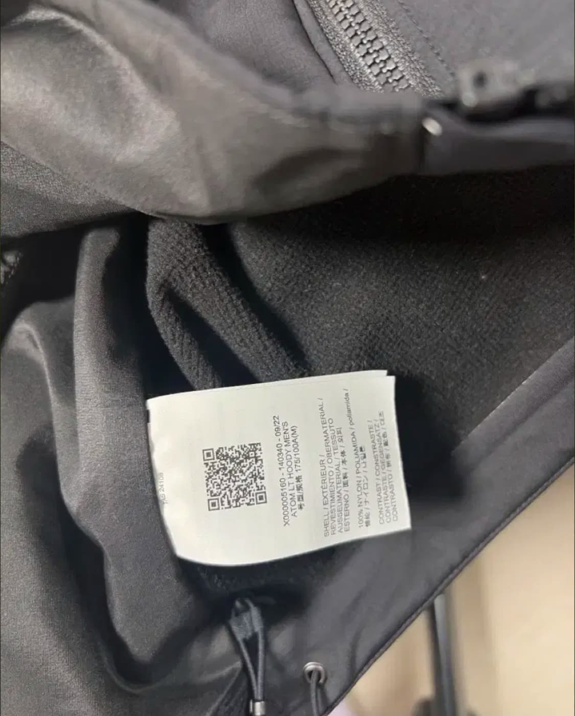 아크테릭스 아톰 lt M 사이즈  블랙 색상  크림 새상품 58-65만원 상품이미지6