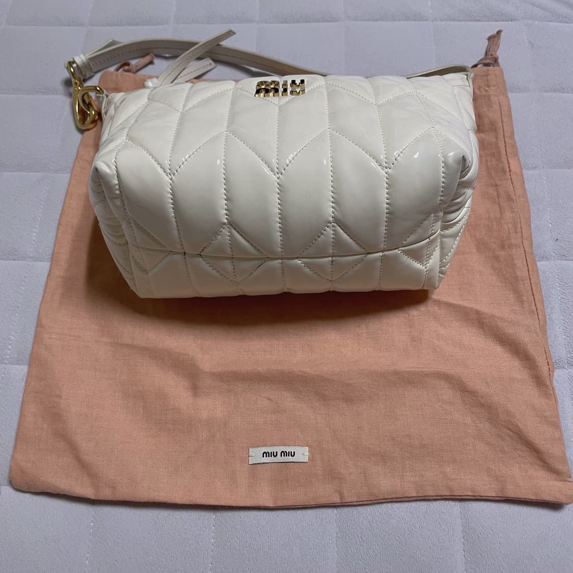 (정품)미우미우 스피릿 마테라쎄 시레 미니백 화이트 가방 상품이미지7