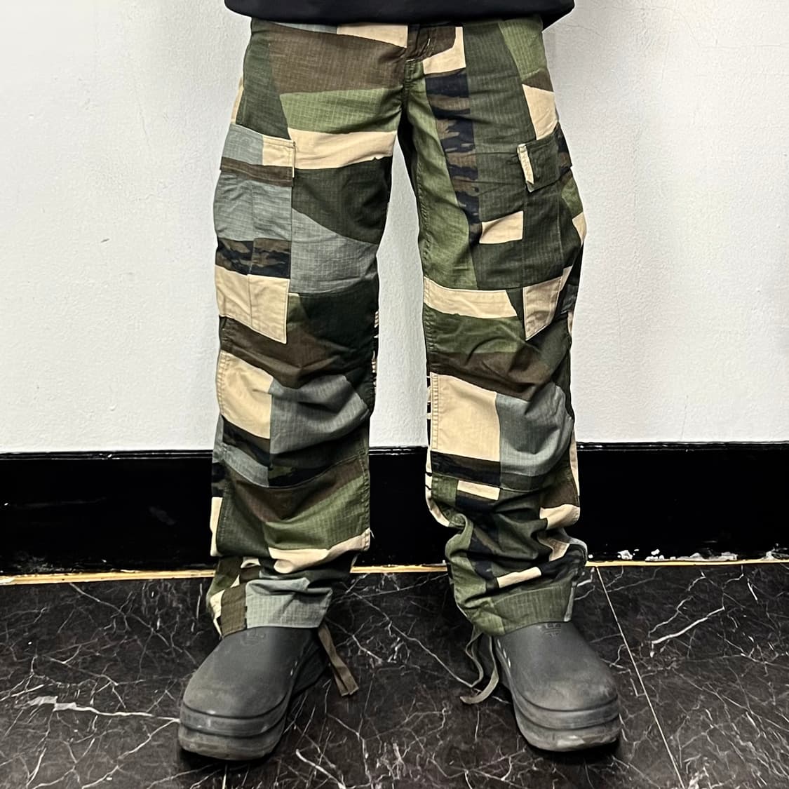 칼하트 WIP 레귤러 카모 카고 팬츠 상품이미지2