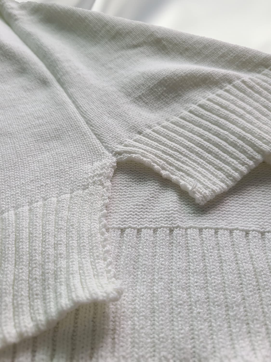 V넥 니트 긴팔 티셔츠 상품이미지4