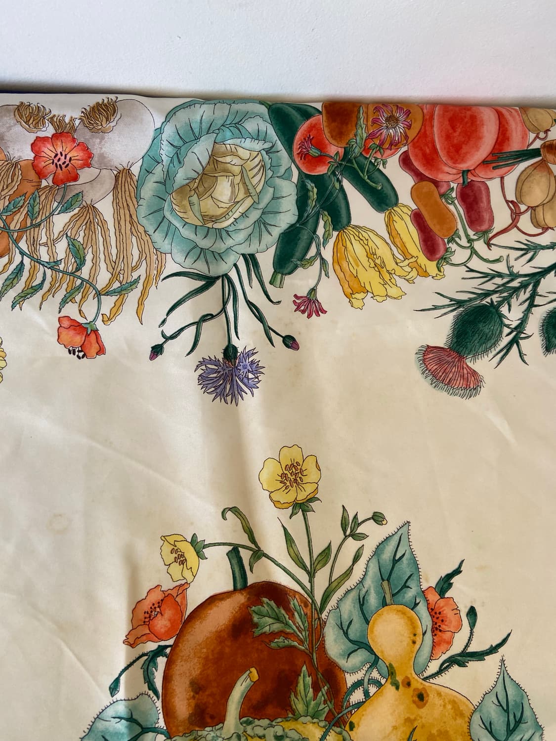 구찌 플라워 프린트 실크 스카프 네이비 상품이미지4