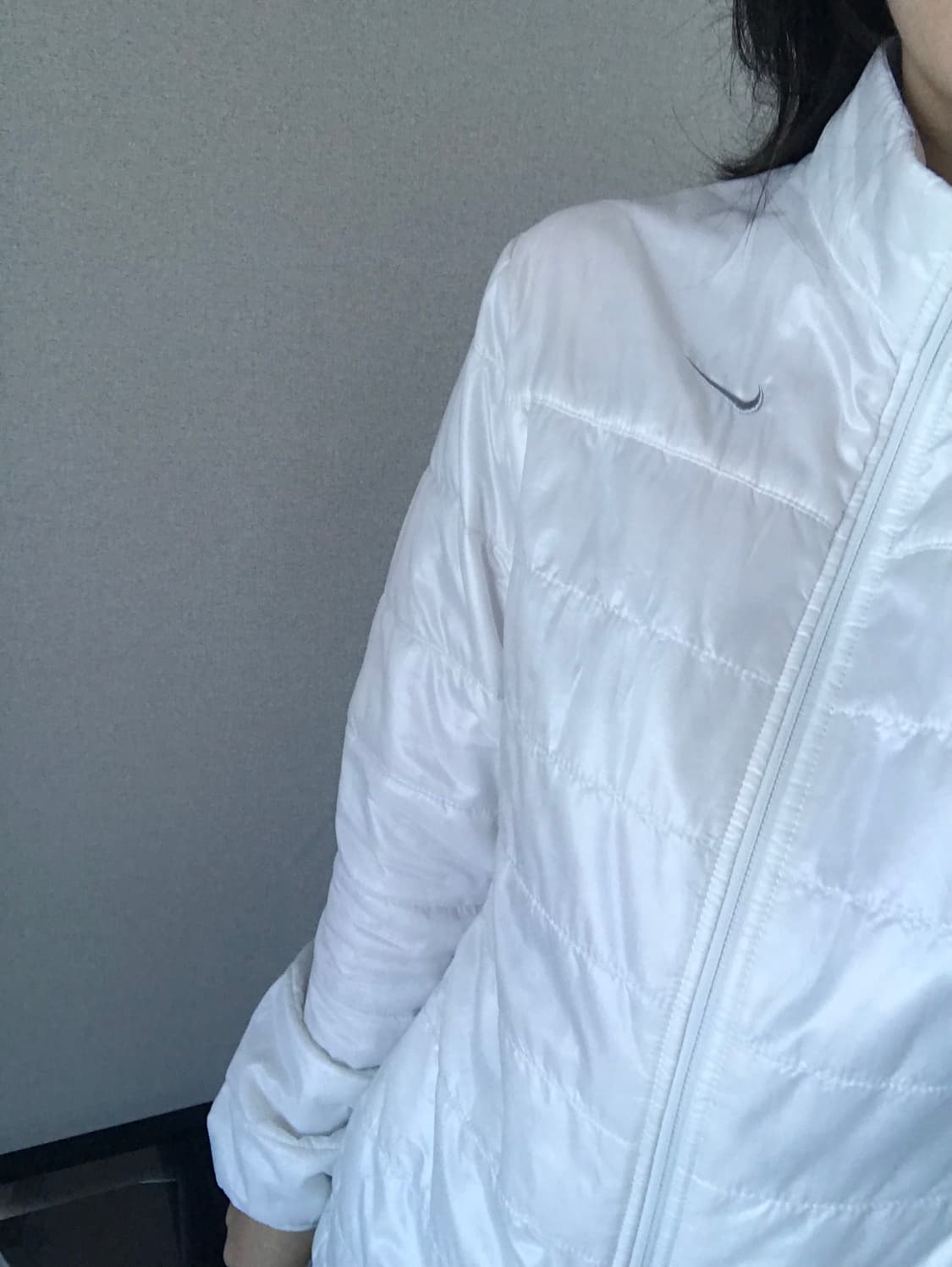 나이키 00년대 올드스쿨 은색 스우시 화이트 경량패딩 상품이미지4