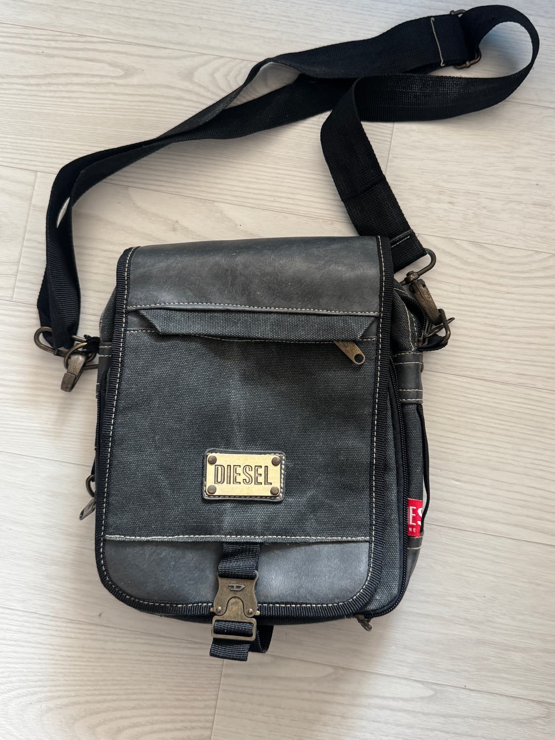 디젤 disel 빈티지 버클 크로스백 상품이미지1