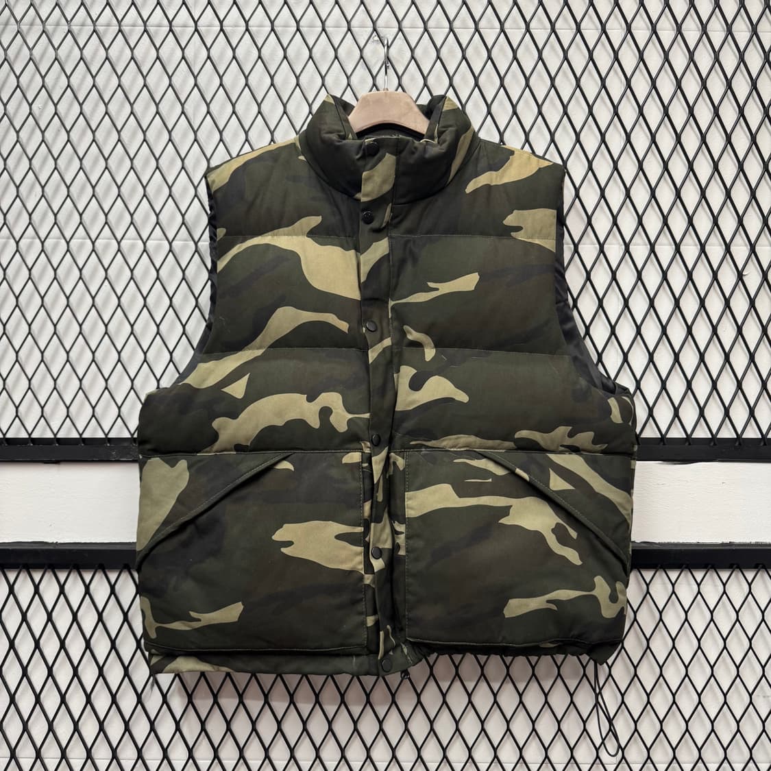 VTG 패딩 베스트 우드랜드 카모 패턴 디테일 하이넥 그린 상품이미지1