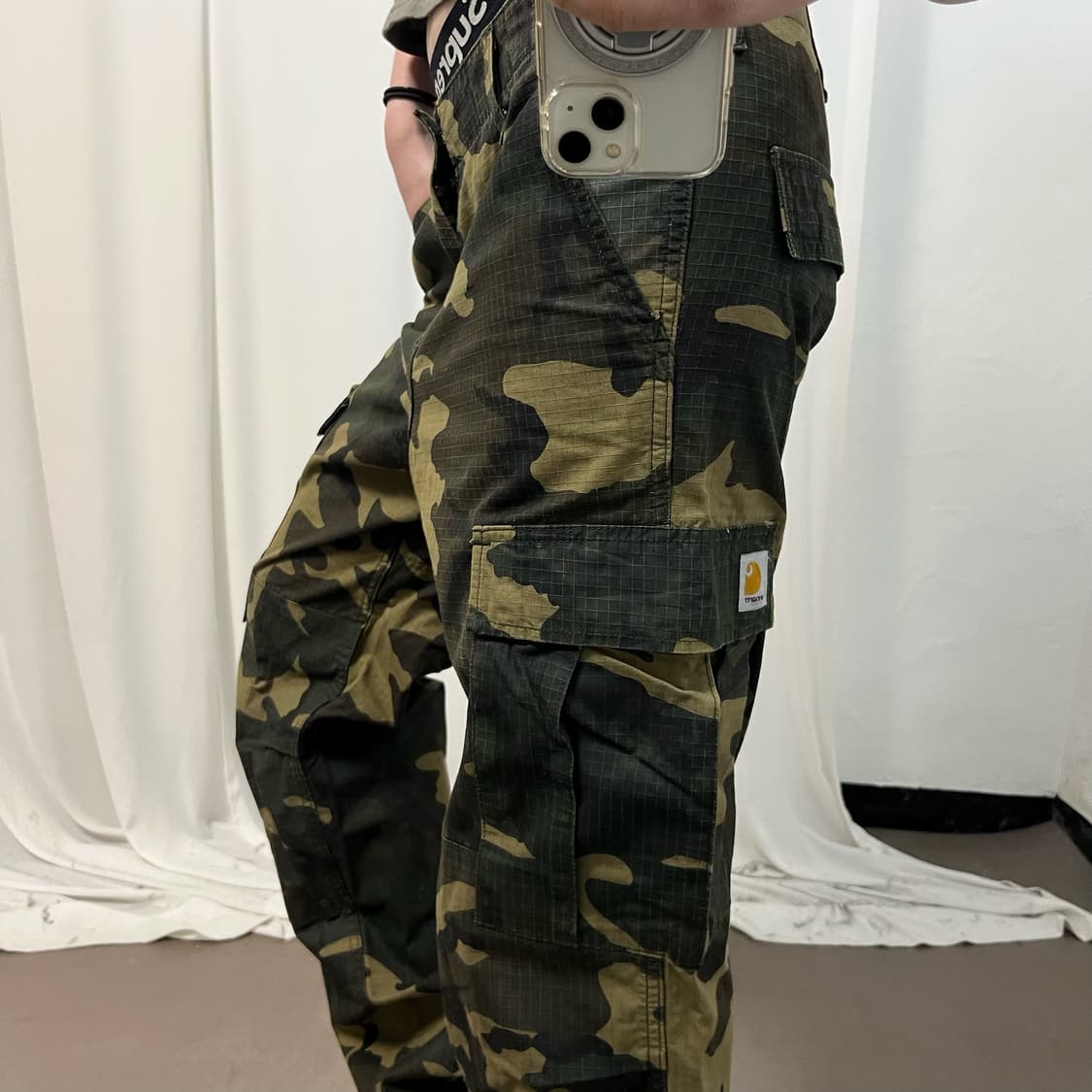 Carhartt WIP Camo Cargo Pants 상품이미지3