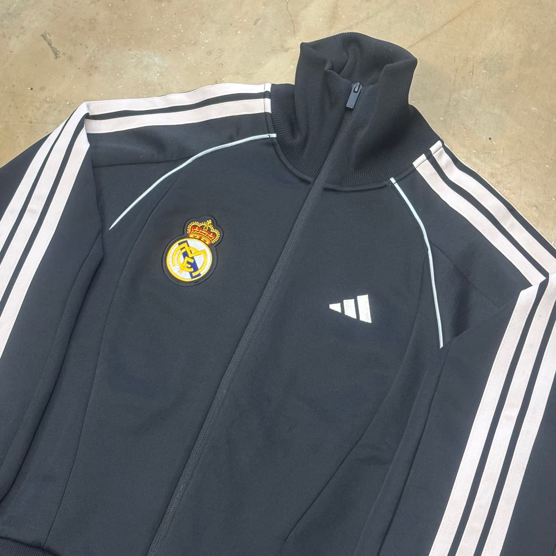 S 아디다스 레알마드리드 블랙 트랙탑 상품이미지1