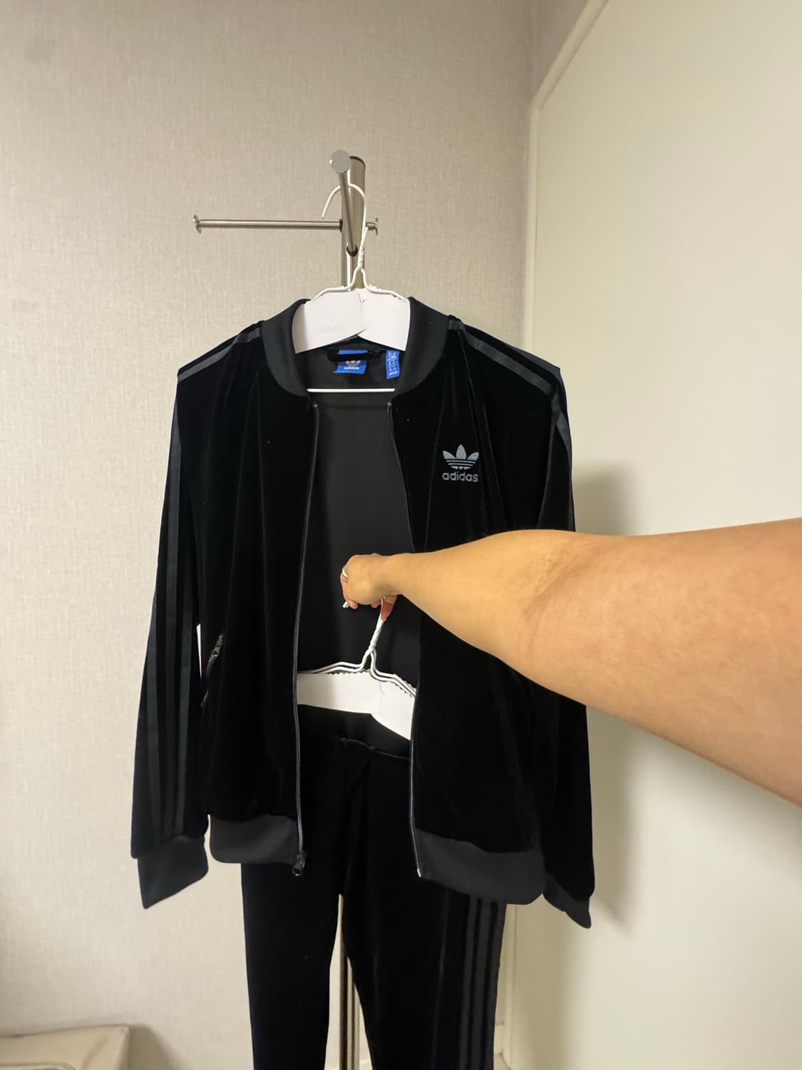 아디다스 벨벳 트랙수트 / 트레이닝복 세트 상품이미지2