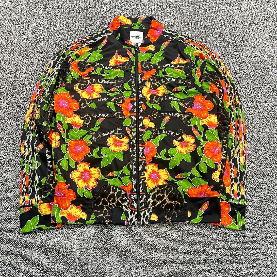 제레미 스콧 X 아디다스 플라워 본 트랙탑 져지 상품이미지1