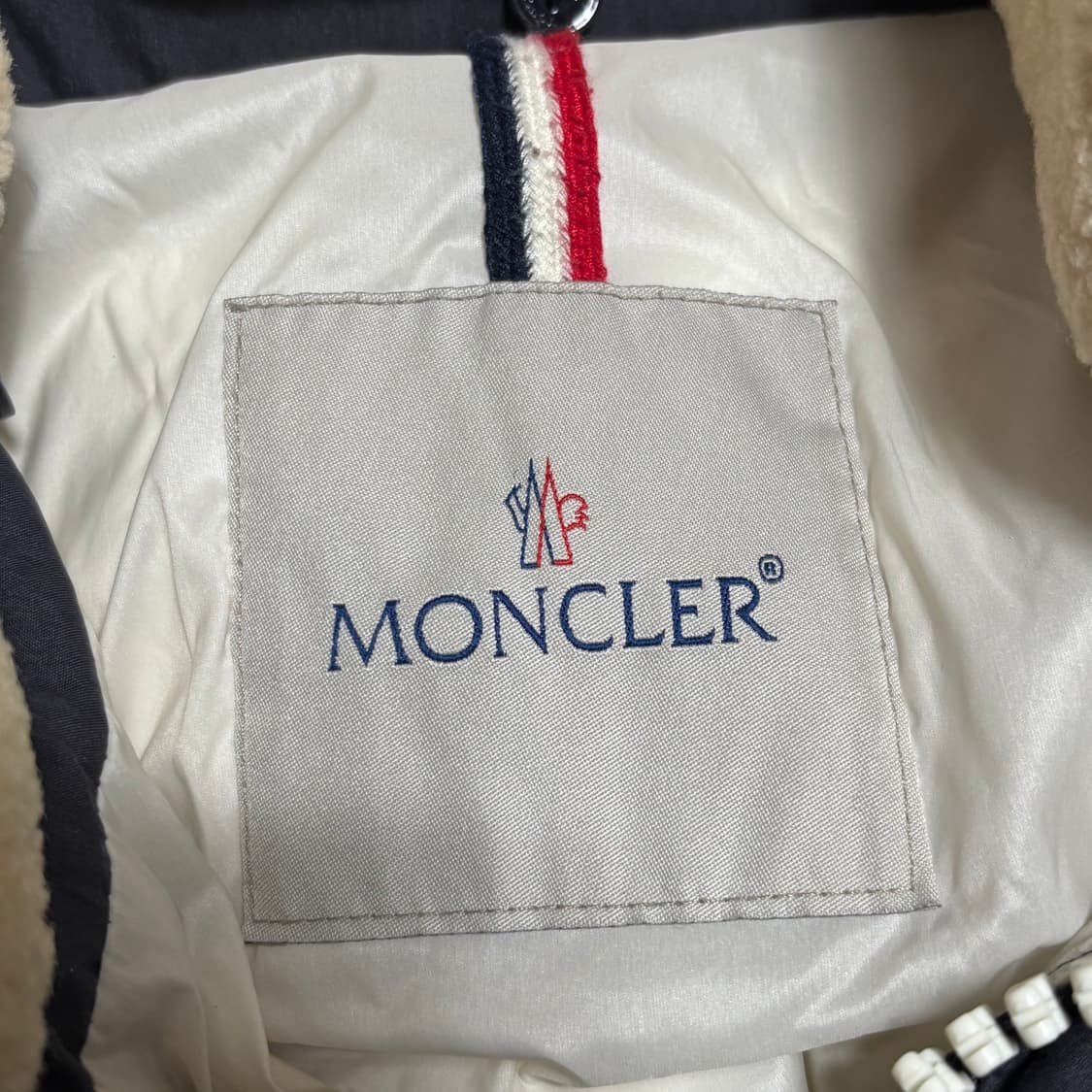 2 몽클레어 X 아미 올랜드 양털 카라 다운 패딩 상품이미지4