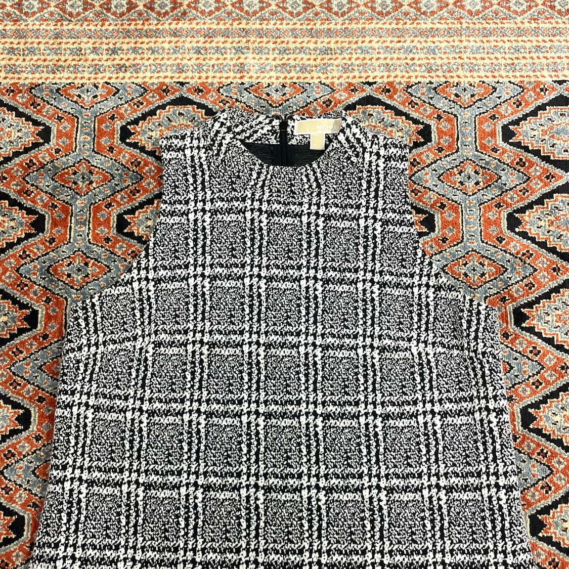 마이클코어스 체크패턴 블랙 화이트 체크 겨울 나시 탑 여성L 상품이미지2