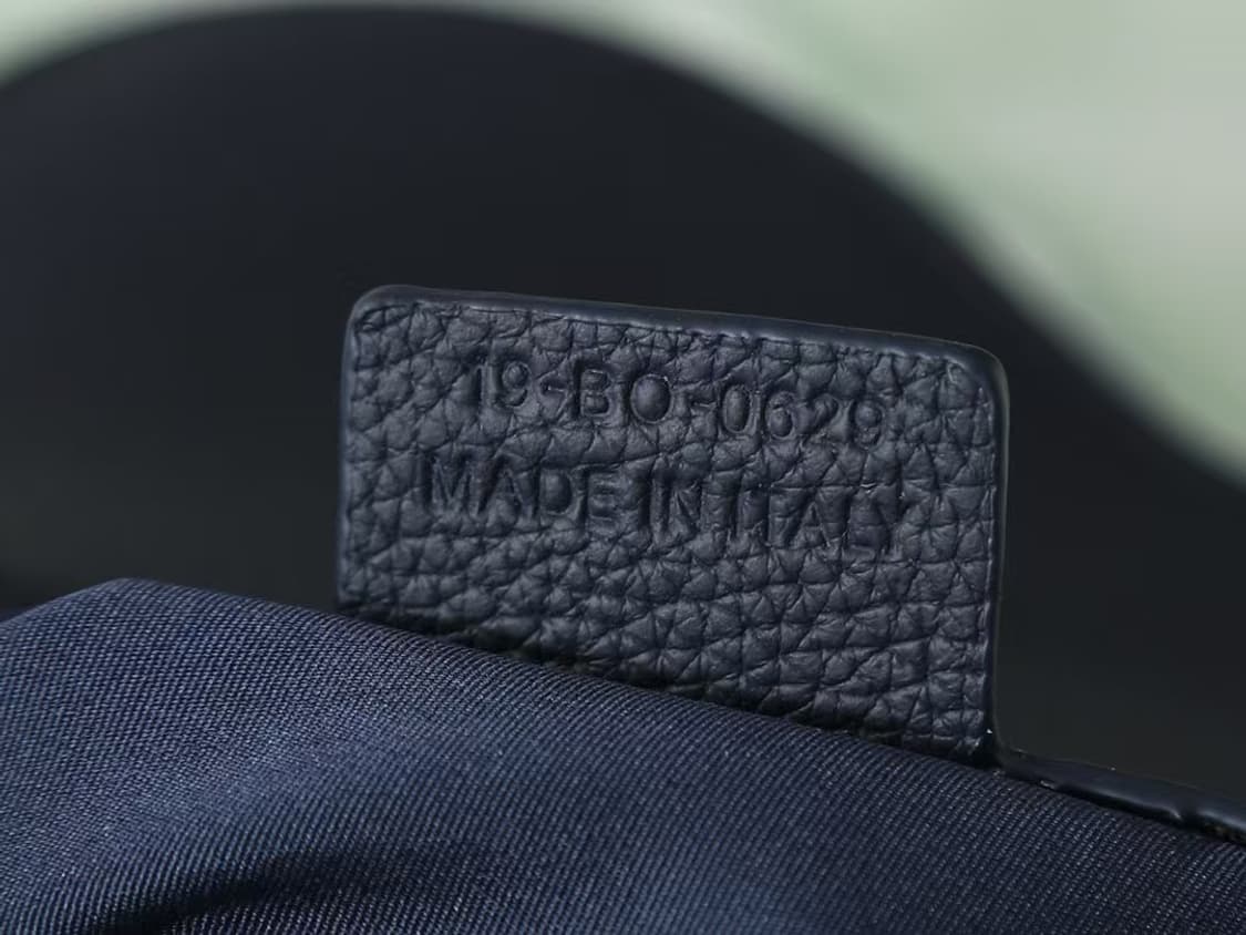 디올 새들 스트랩 파우치 그레인드 카프스킨 베이지 & 블랙 상품이미지4