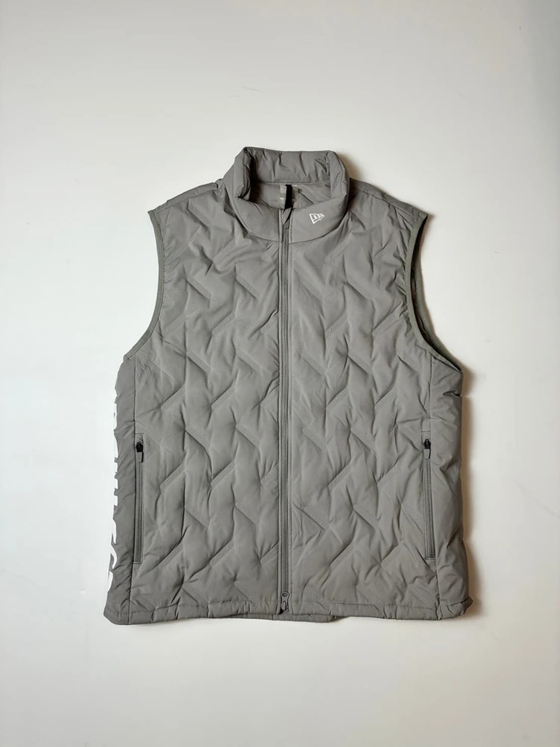 뉴에라 21FW 뉴테크 핫 멜트 큉팅 구스다운 베스트 PN8143 상품이미지1