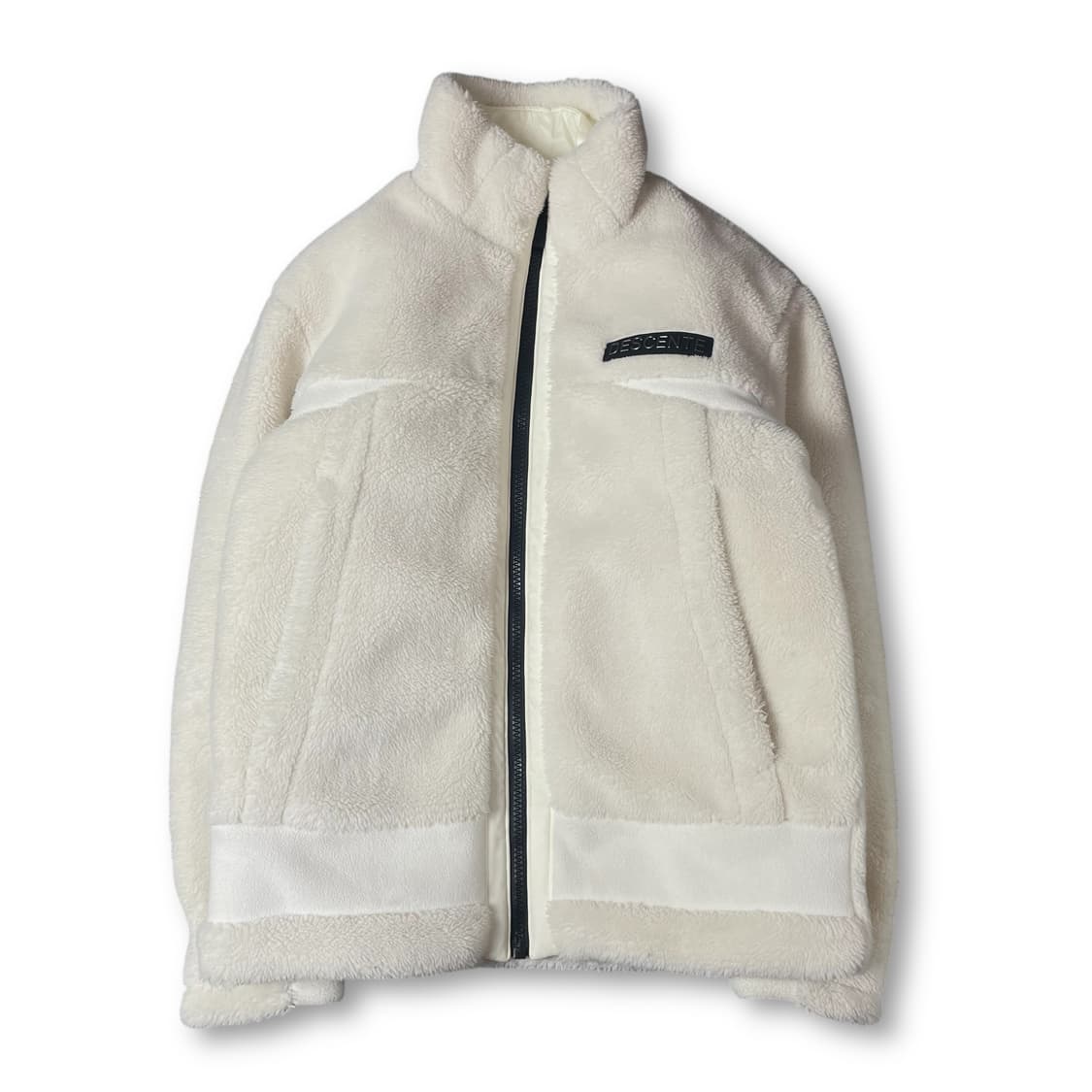 데상트 화이트 로고패치 플리스 자켓 95 상품이미지1