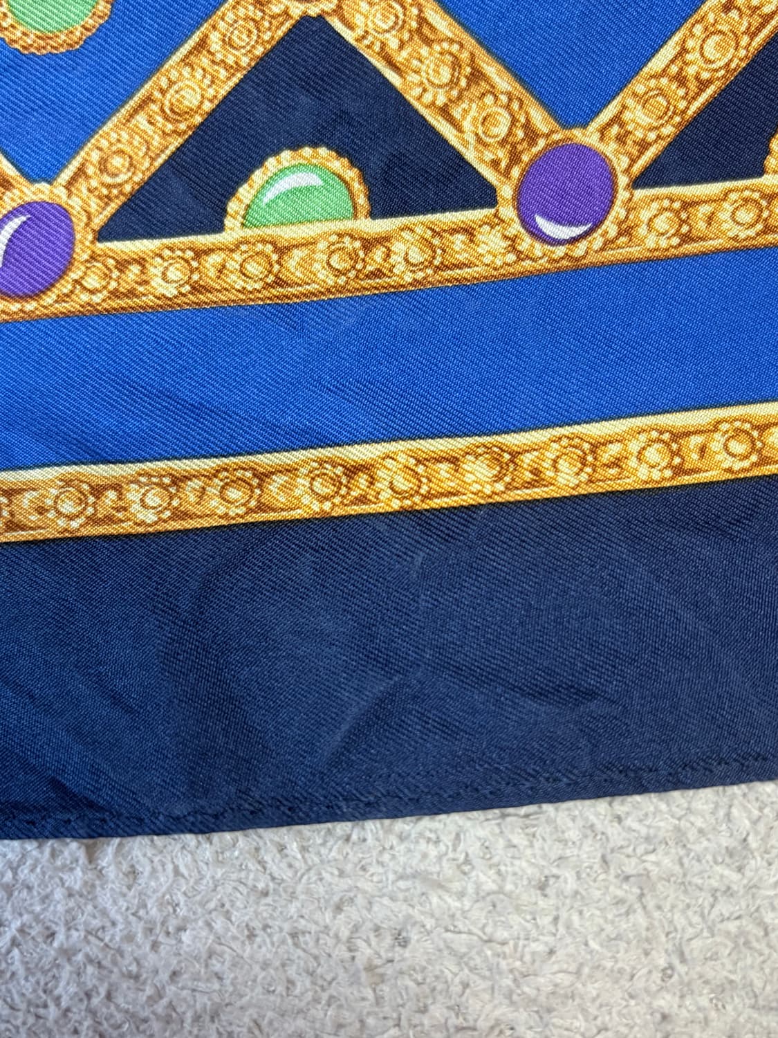 입생로랑 핸드롤링 실크 스카프 상품이미지4