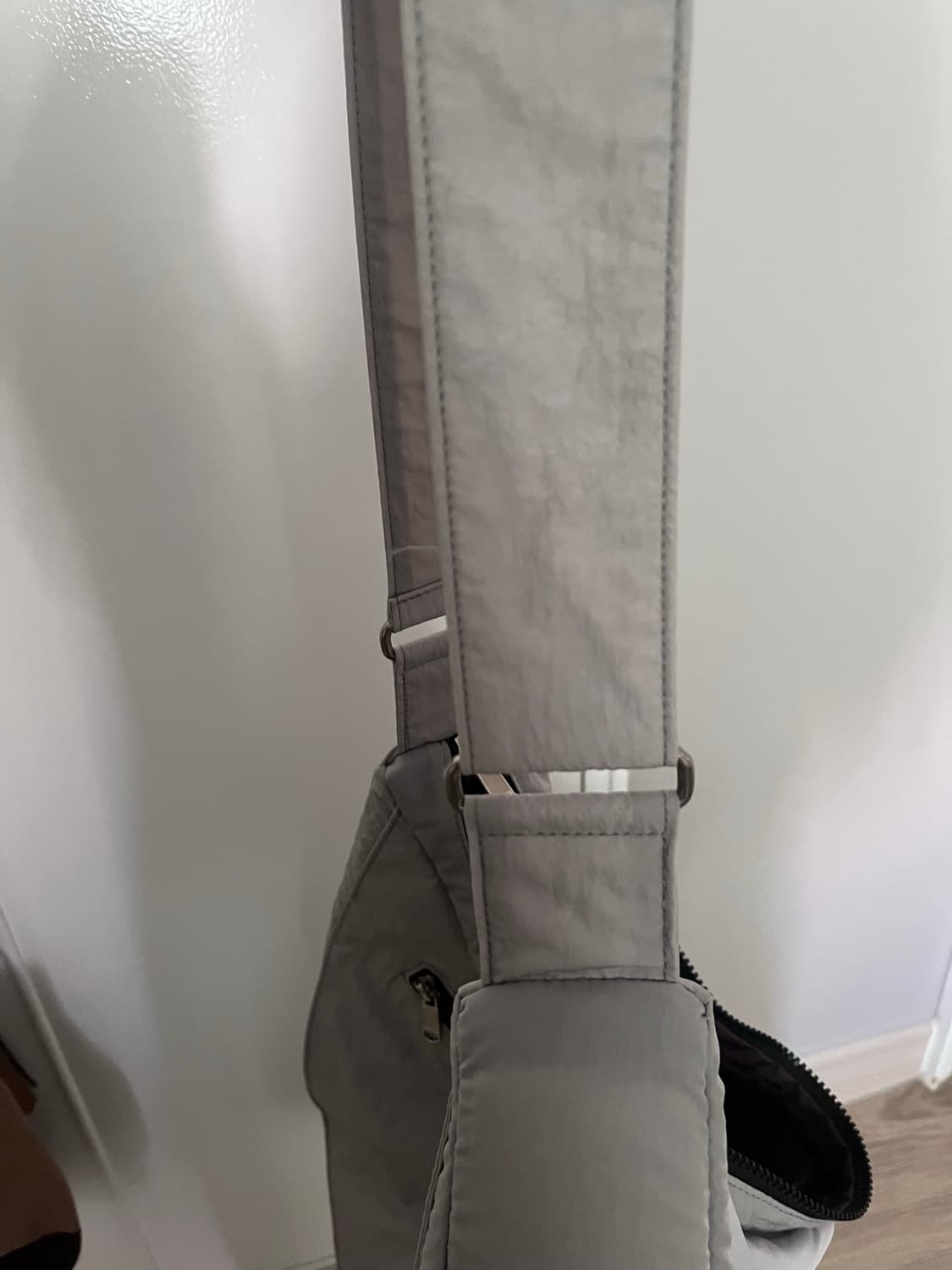 이우가마카라스 Knotted Shoulder Bag 상품이미지6