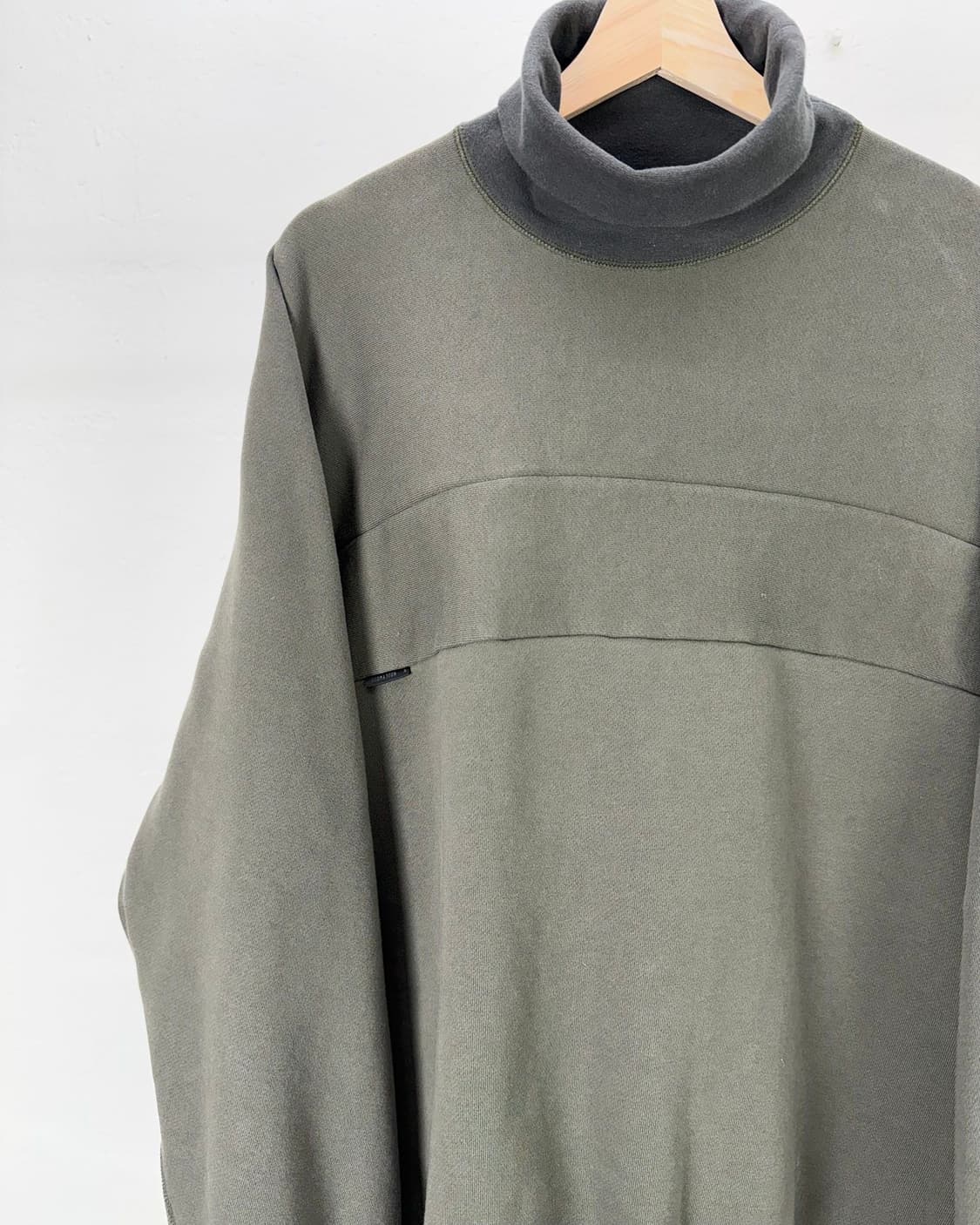 엔할리우드 하이넥 밀리터리 오버 스웨트 셔츠 상품이미지2