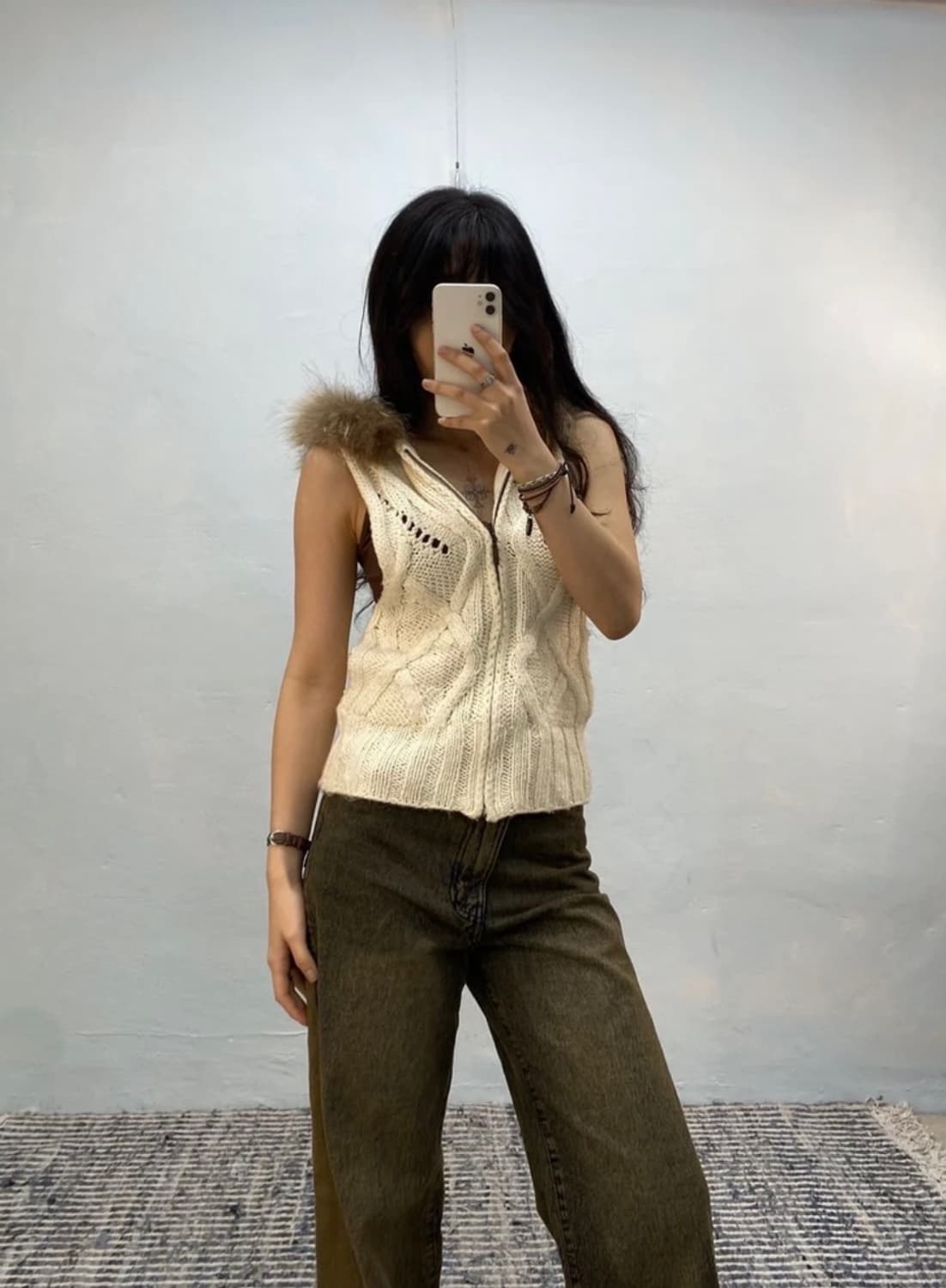 [8424] ivory cable fur trim sweater vest 상품이미지1