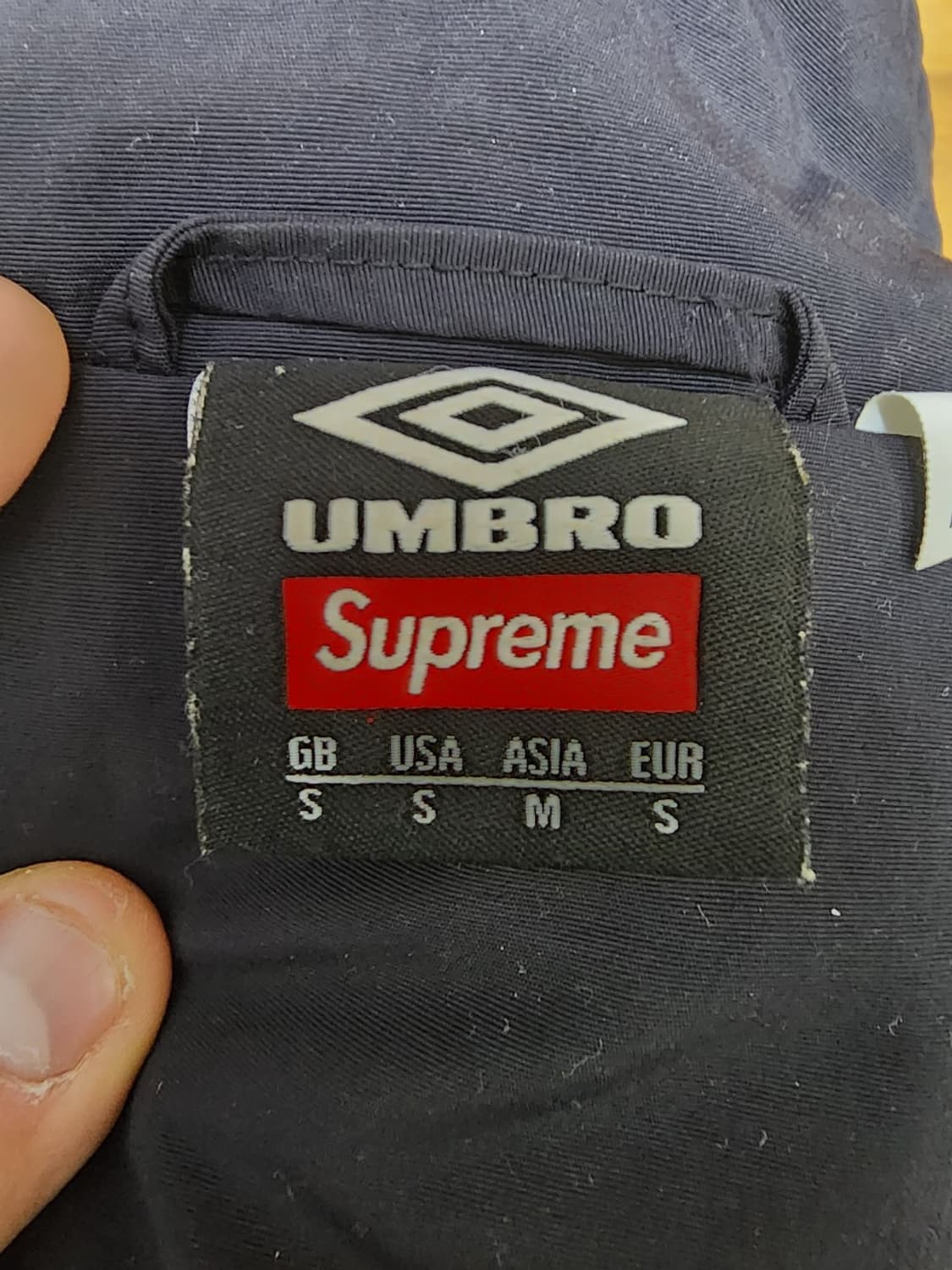 슈프림 엄브로 트랙자켓  s 상품이미지4