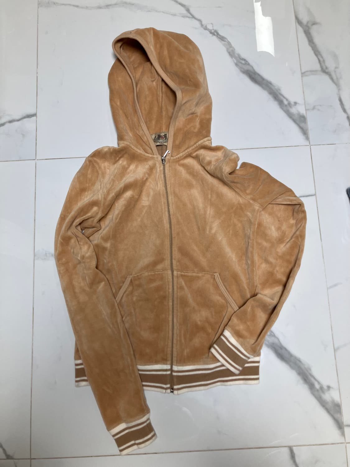 Y2K 쥬시꾸뛰르 벨루어 후드집업 캬라멜 tan 상품이미지1