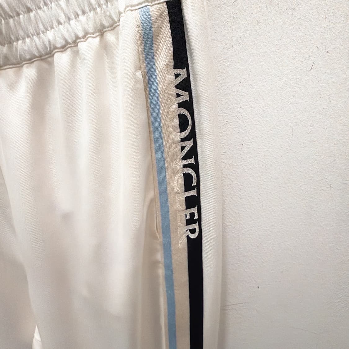 (정품/새상품) MONCLER 몽클레어 여성 화이트 로고 조거 트랙 팬츠 상품이미지2