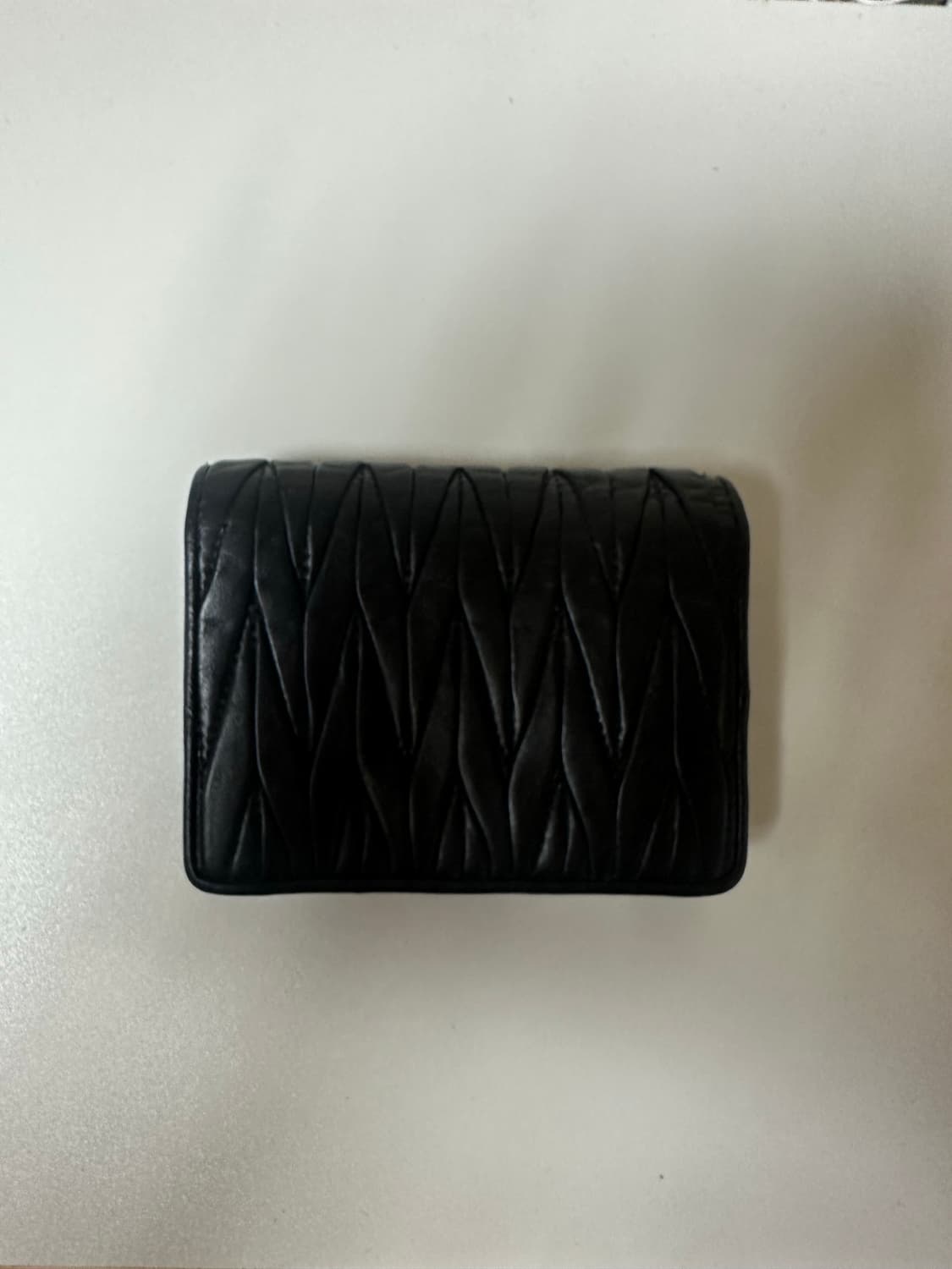 미우미우 칸센트 반지갑 블랙 상품이미지2