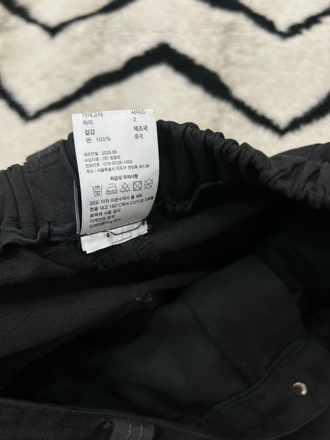 [2]아캄 Knee 핀턱 콘트라스트 카고 팬츠/블랙 상품이미지7