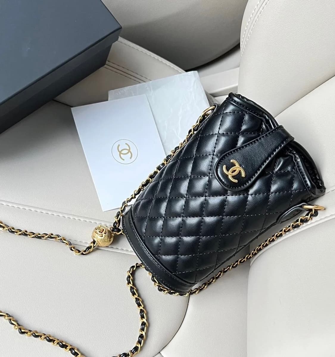 샤넬 뷰티 골드볼 체인 크로스백 상품이미지1