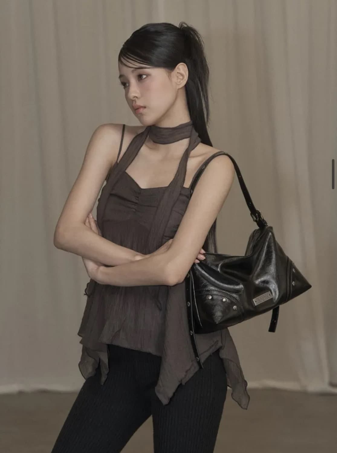 카키포인트 스터드 숄더백 블랙 상품이미지2