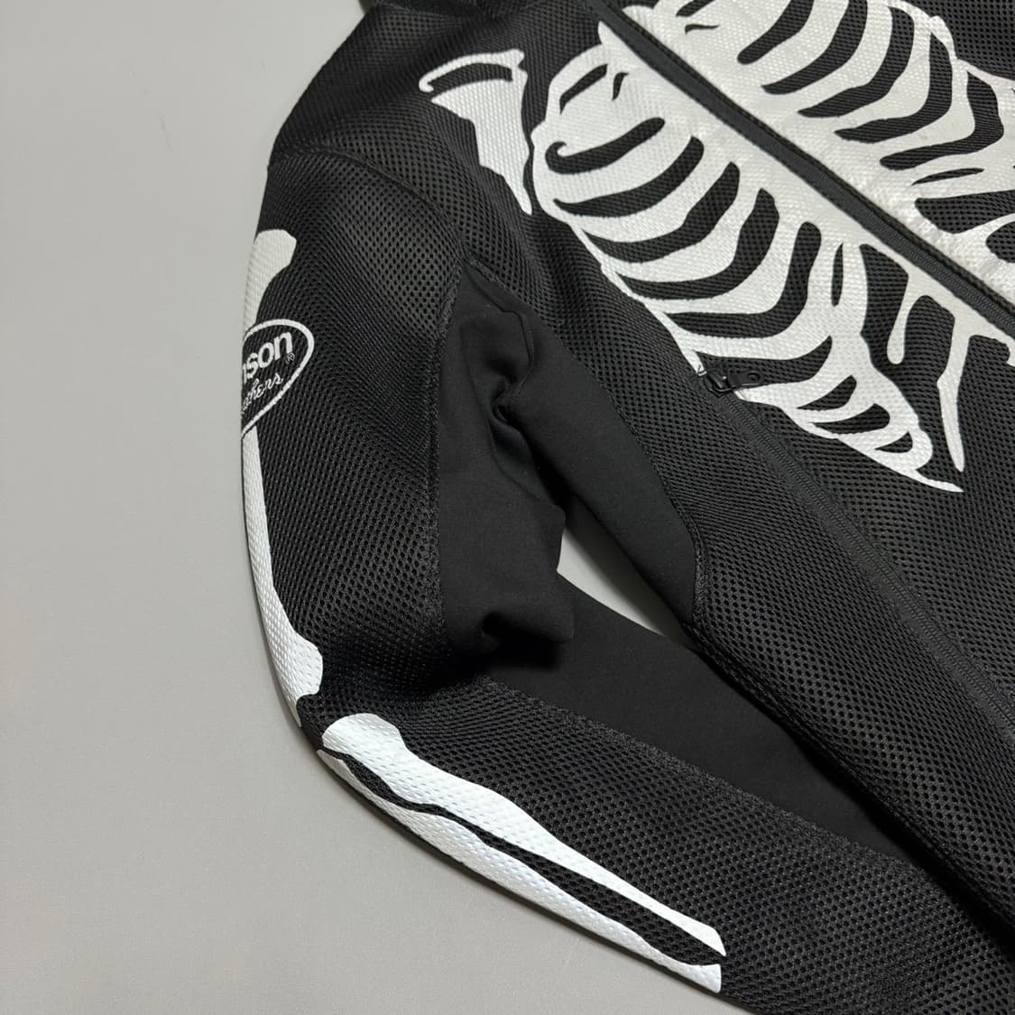 VANSON 블랙컬러 폴리에스터 본 프린트 매쉬 후드 집업 자켓 상품이미지4