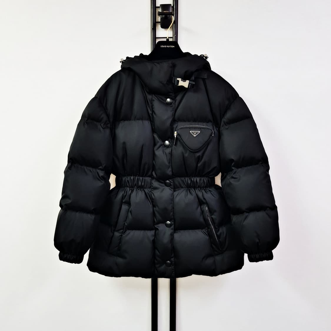프라다 리나일론 삼각로고 버클 후드 다운 패딩 29Y966 상품이미지1